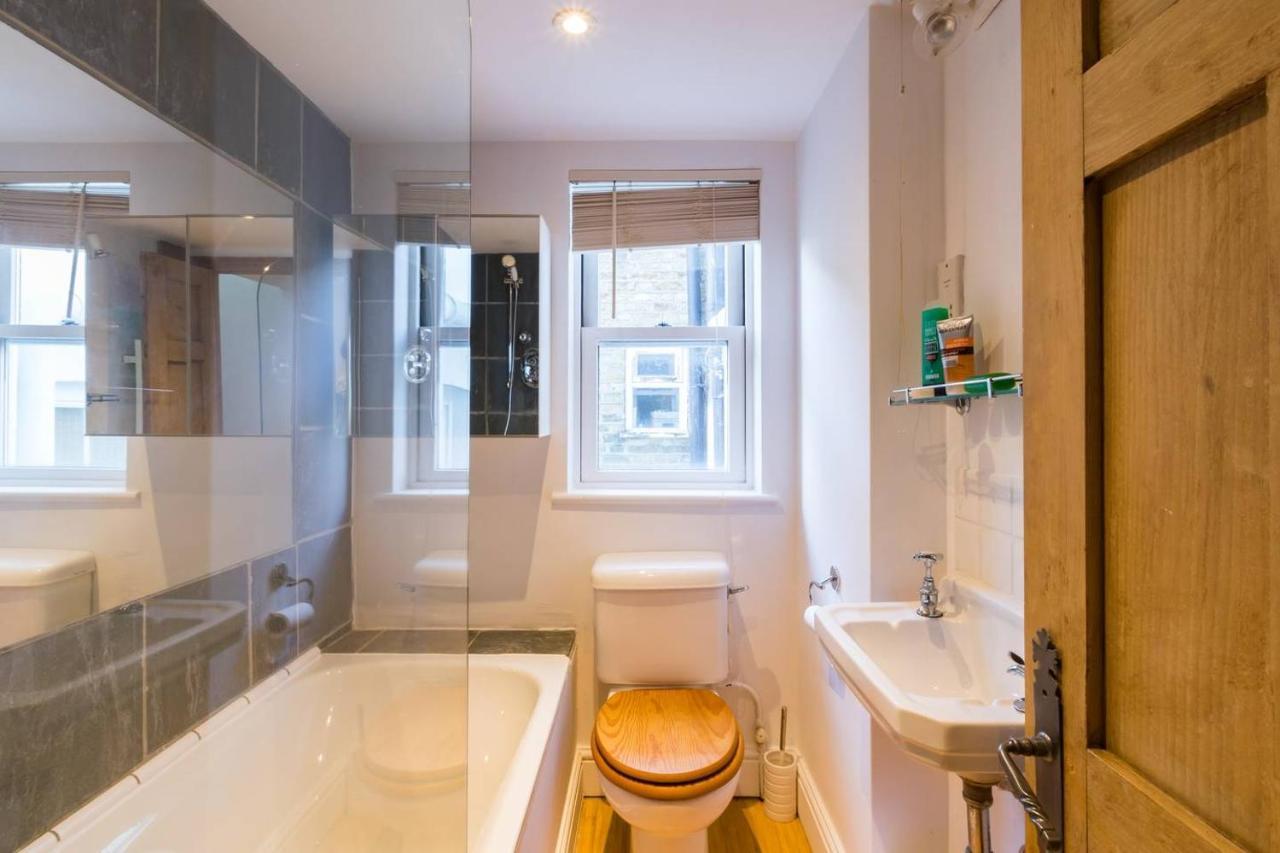 Hébergement de vacances Fabulous 4-bed House In Fulham With Garden! Londres
