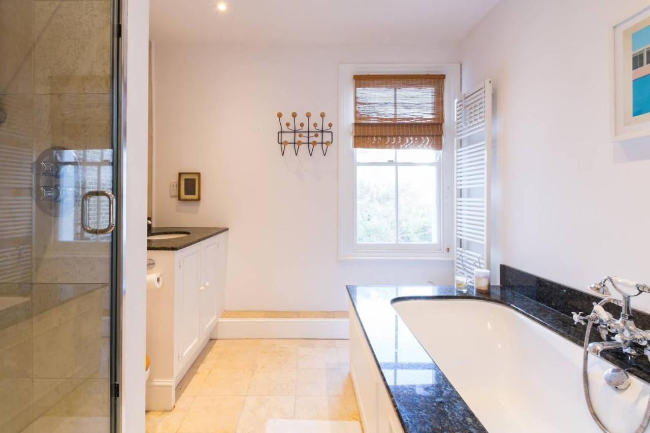 Fabulous 4-bed House In Fulham With Garden! Casa de Férias Londres