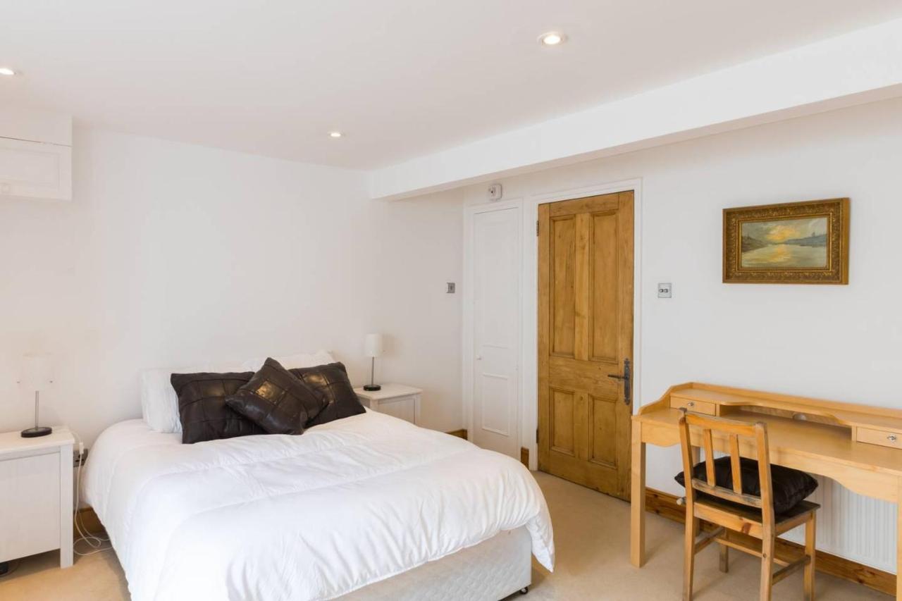 Fabulous 4-bed House In Fulham With Garden! Casa de Férias Londres