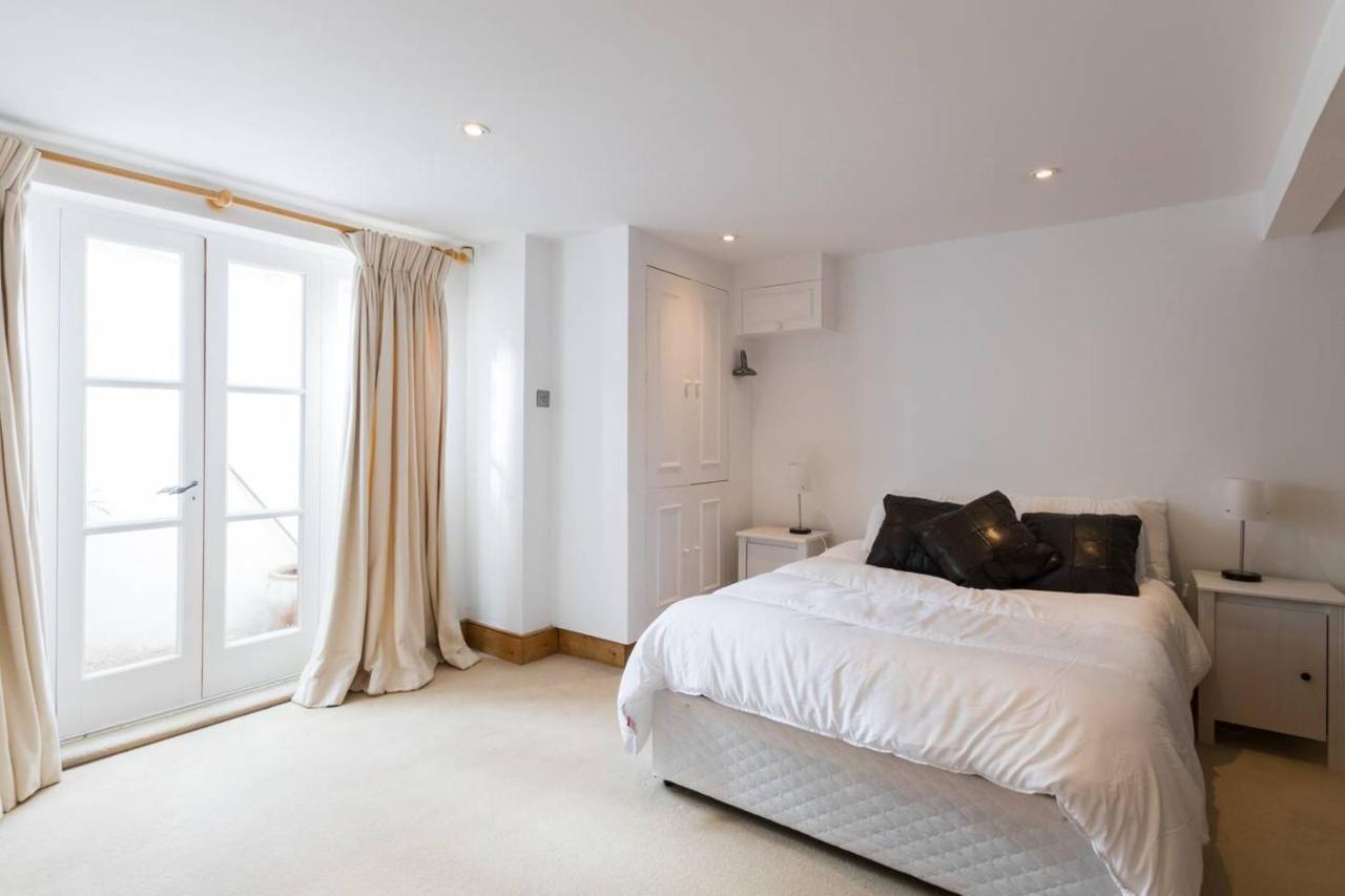 Casa de Férias Fabulous 4-bed House In Fulham With Garden! *